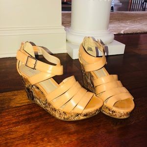 KENNETH COLE REACTION Strappy Platform Wedges